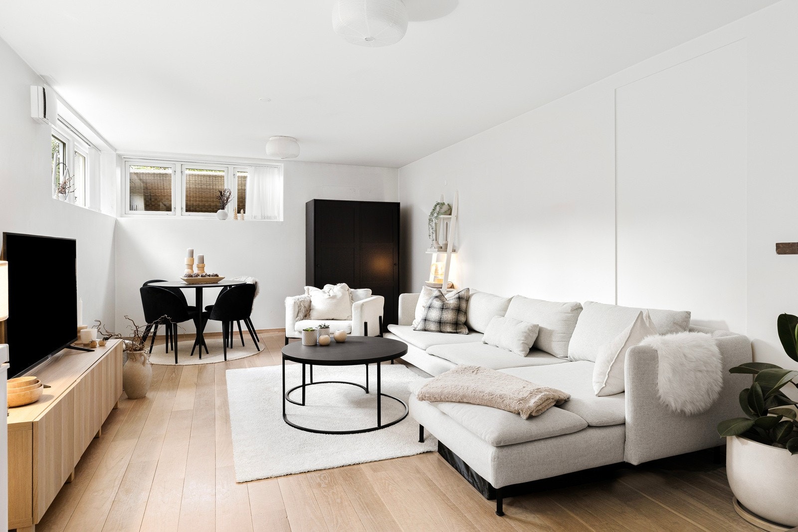 Hele underetasjen har gulvvarme og hybeldelen har egen strømmåler. Galleribilde