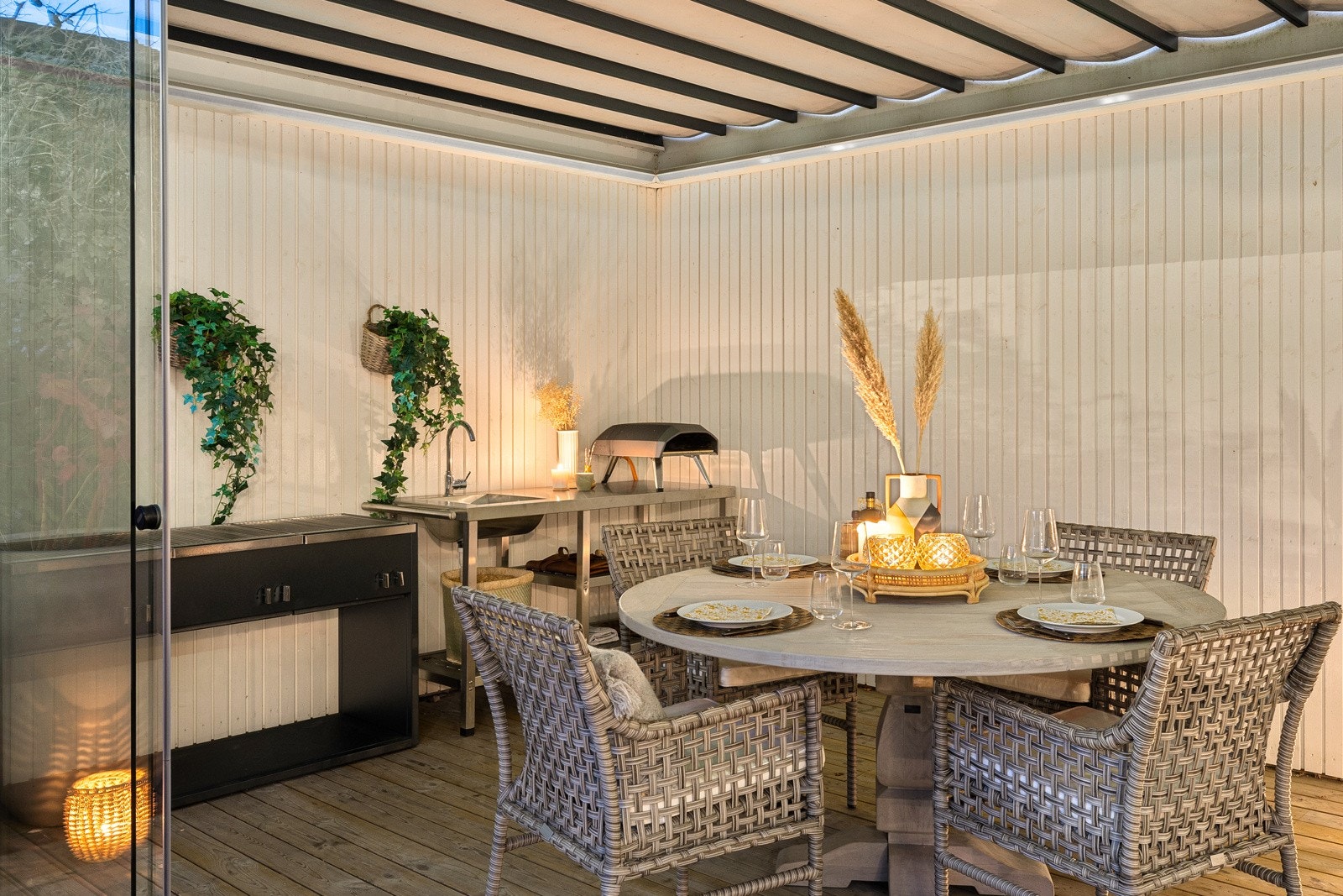 Flott utekjøkken i pergola. Galleribilde