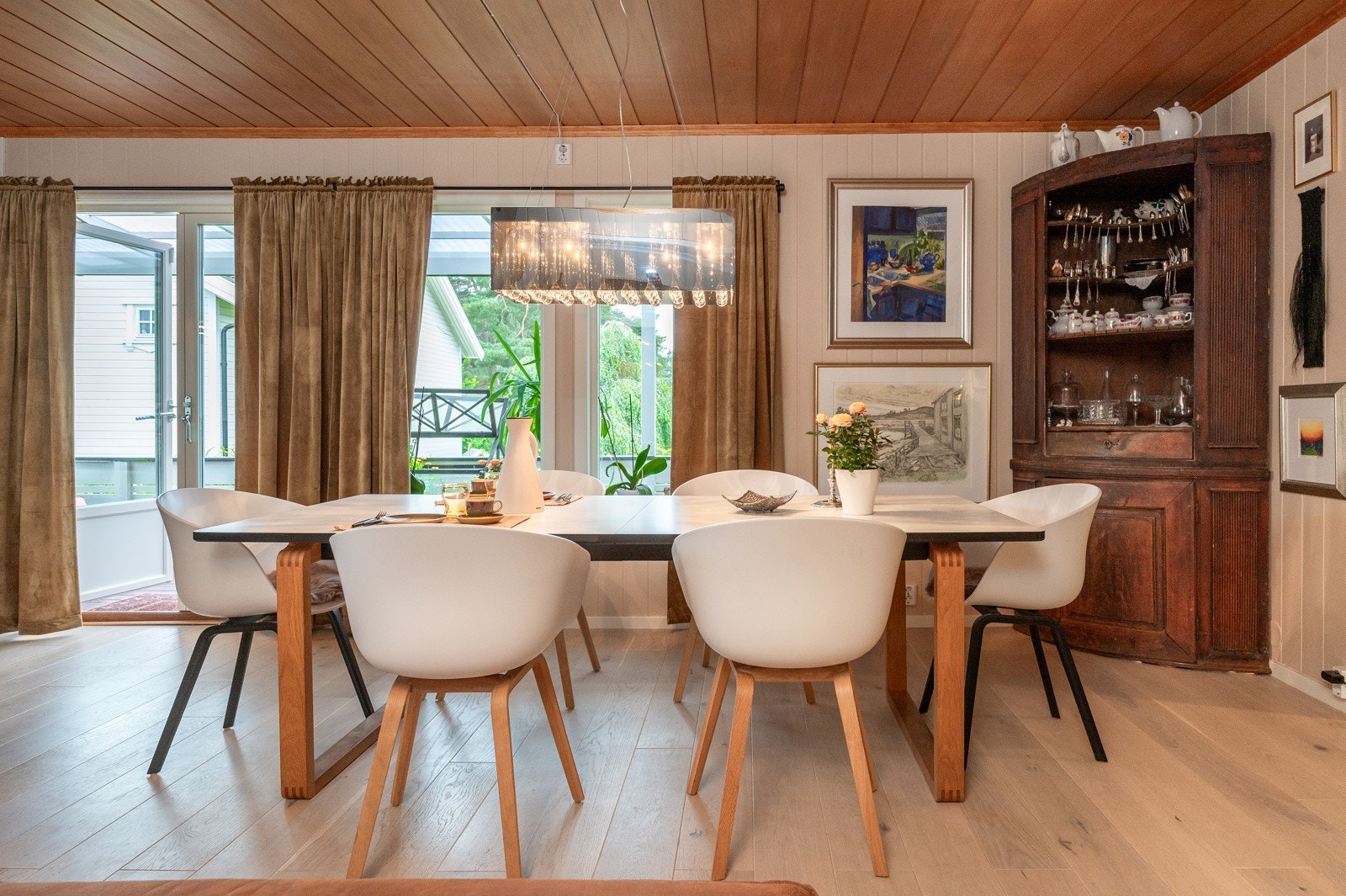 Spisestue, utgang overbygget veranda Galleribilde