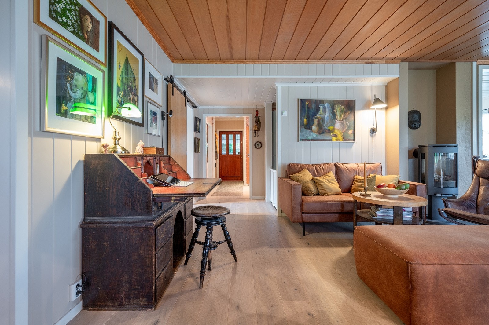 Romslig stue, åpent til kjøkken Galleribilde