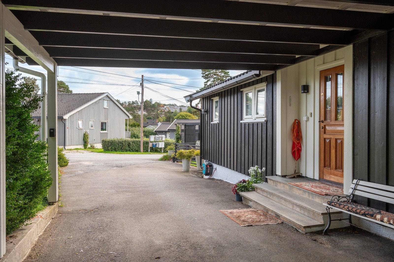 Overbygget inngangsparti/carport Galleribilde