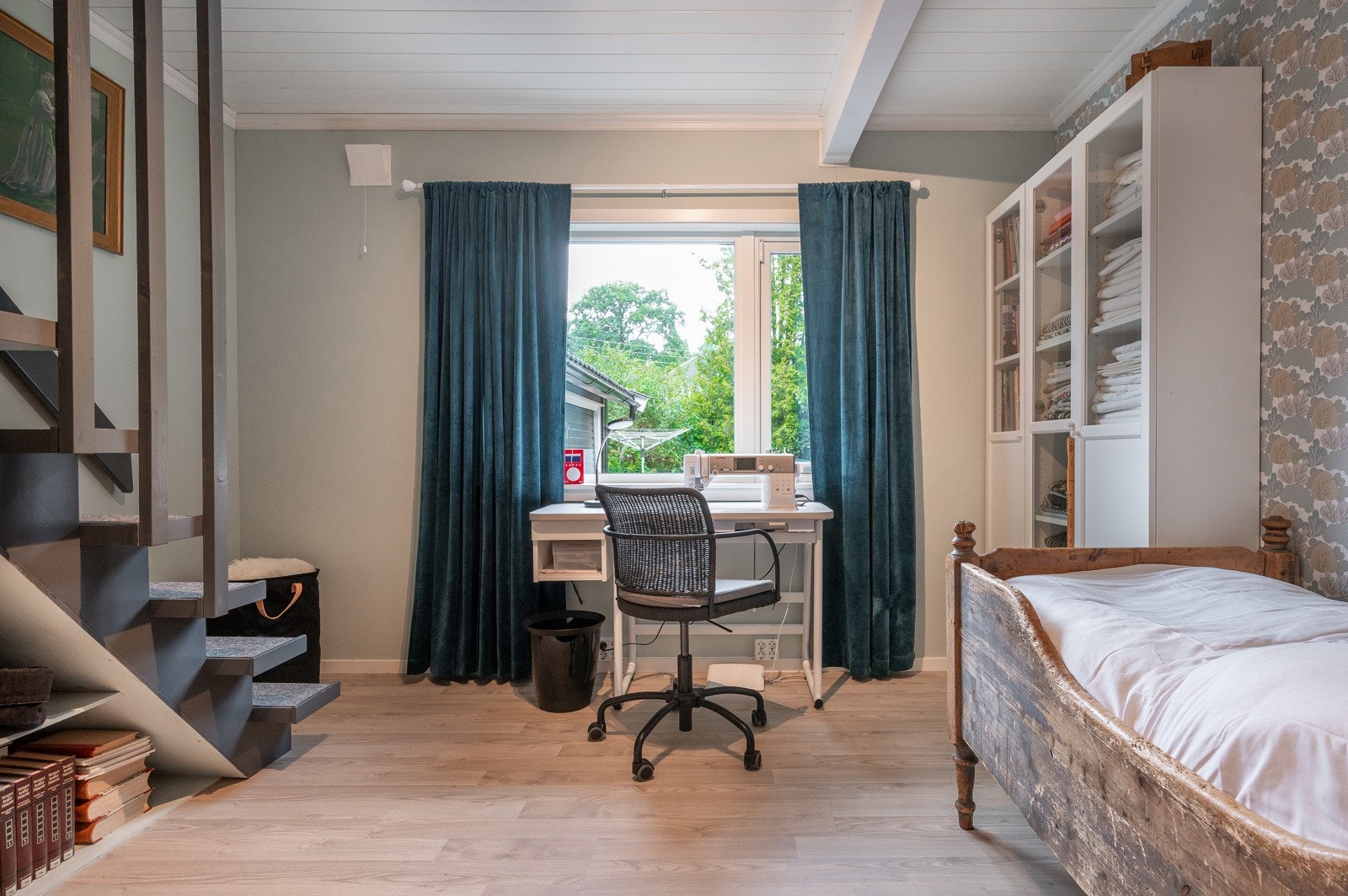 Soveom med trapp til soverom på loft (fin ungdomsavdeling) Galleribilde