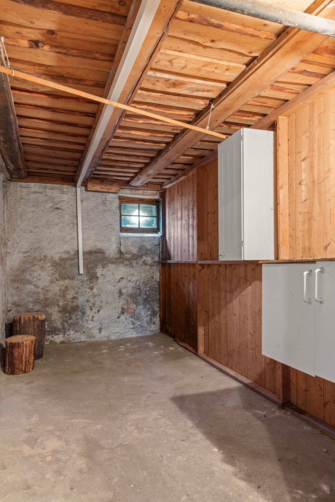 Boligen har i tillegg rikelig med lagringsplass i kjellerbod på 9 m². Galleribilde
