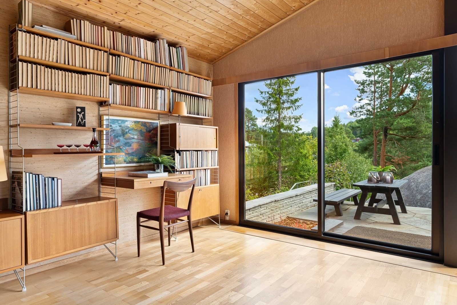 Full kontakt med naturen utenfor Galleribilde