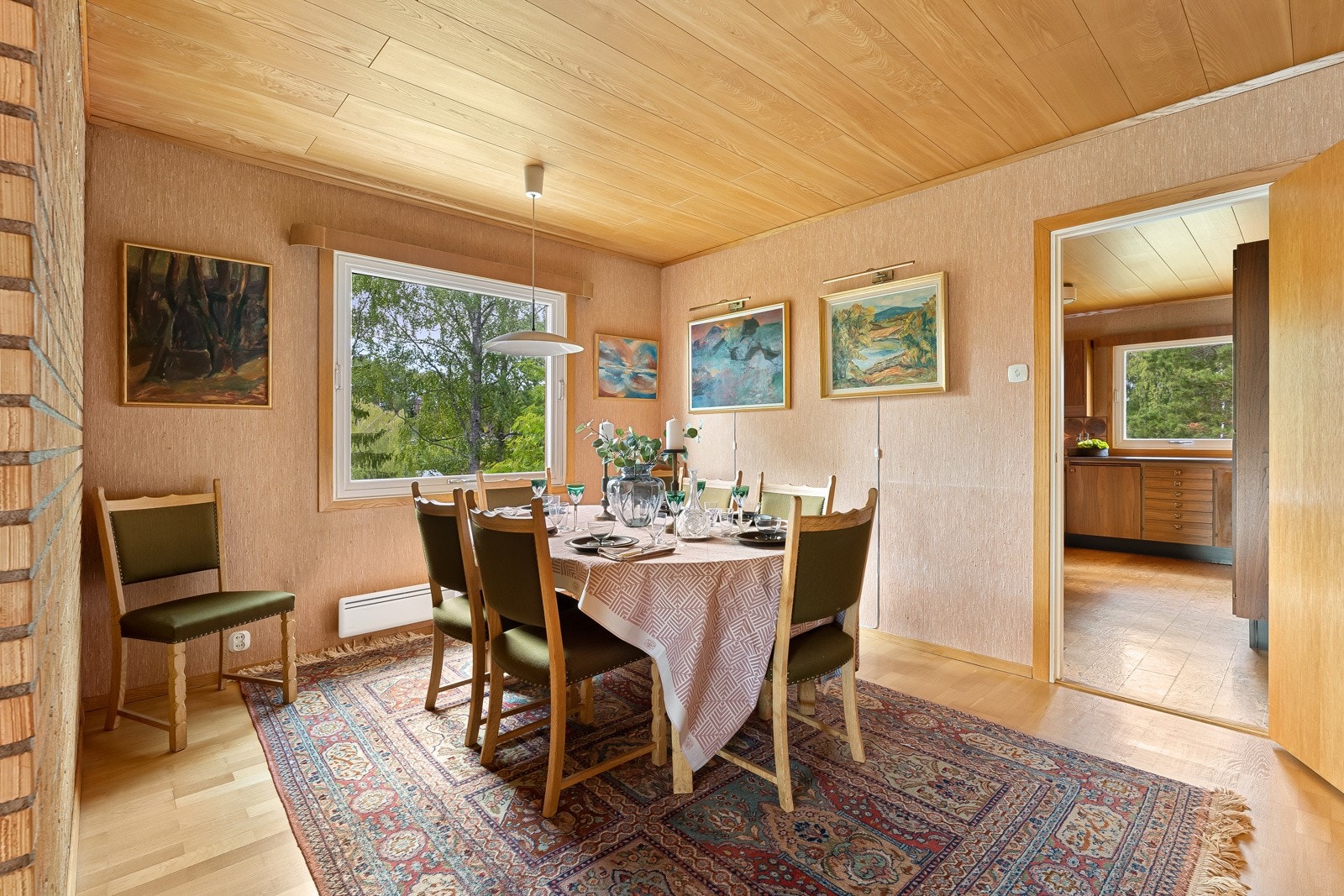 Spisestue til kjøkken Galleribilde