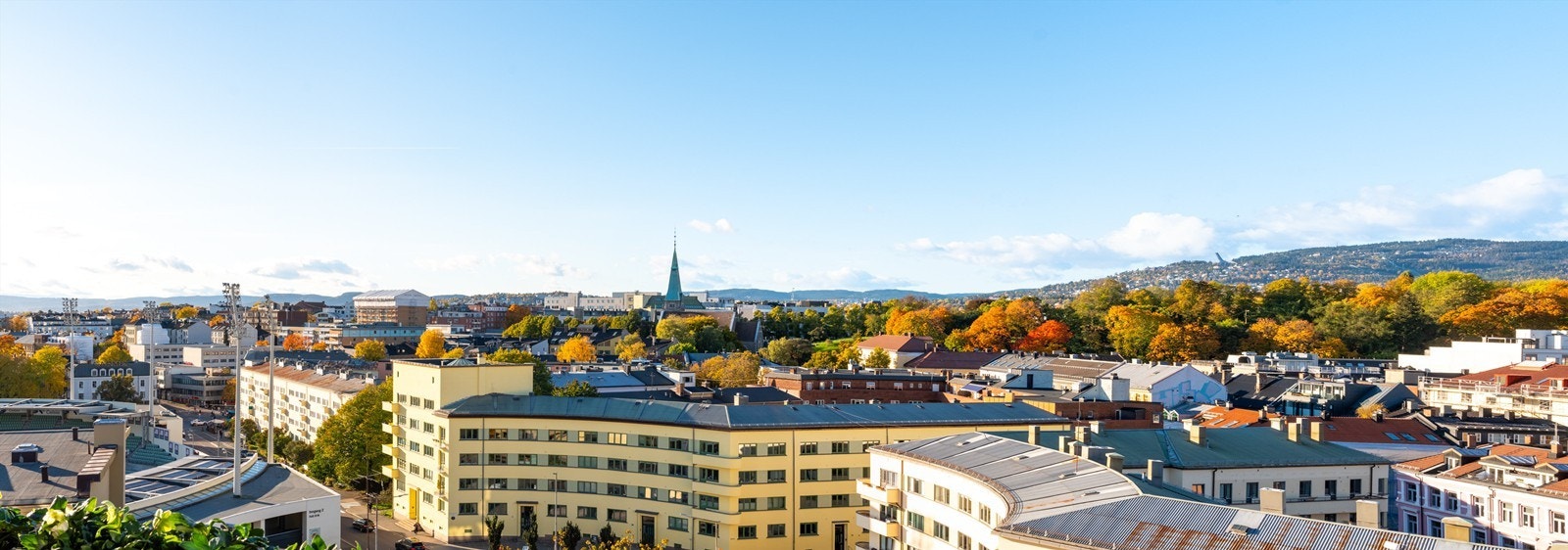 Leiligheten har en sjelden, unik og fantastisk panoramautsikt over Oslo by, Oslofjorden og Holmenkollen i vest. Galleribilde