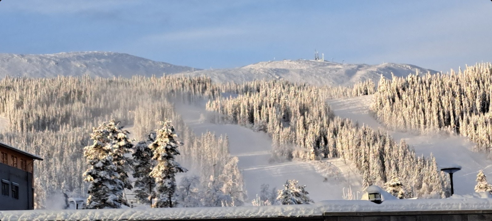 Alpinbakken, Radisson Blu Hotel med spa og basseng, samt flere fine restauranter finner du rett utenfor leilighetsbygget. Galleribilde