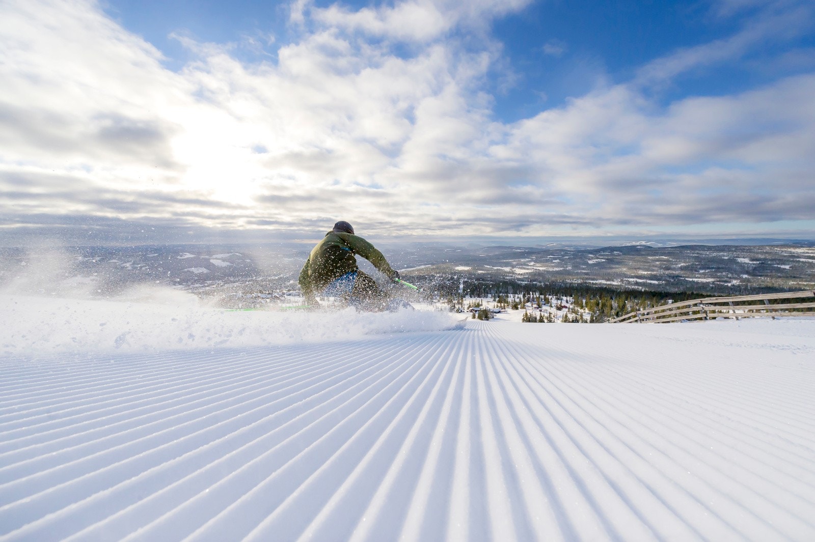 Trysilfjellet operer med snøgaranti og skal være et snøsikkert område hvor skisesongen varer fra november til mai. Galleribilde