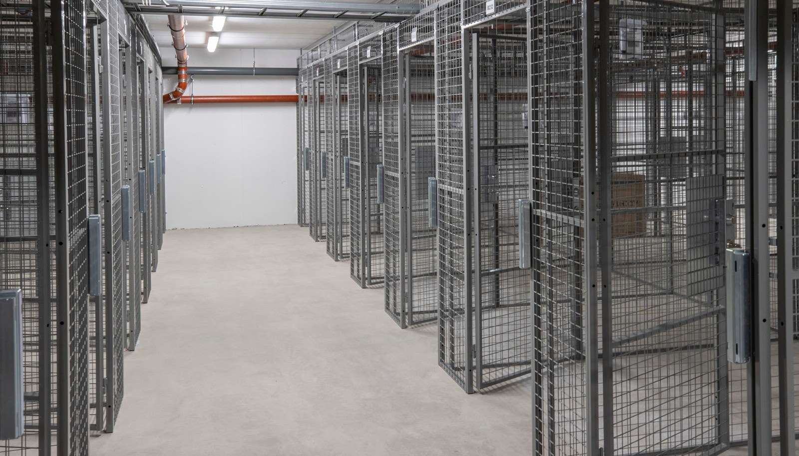 Personlig bod i kjeller med god lagringsplass. Galleribilde