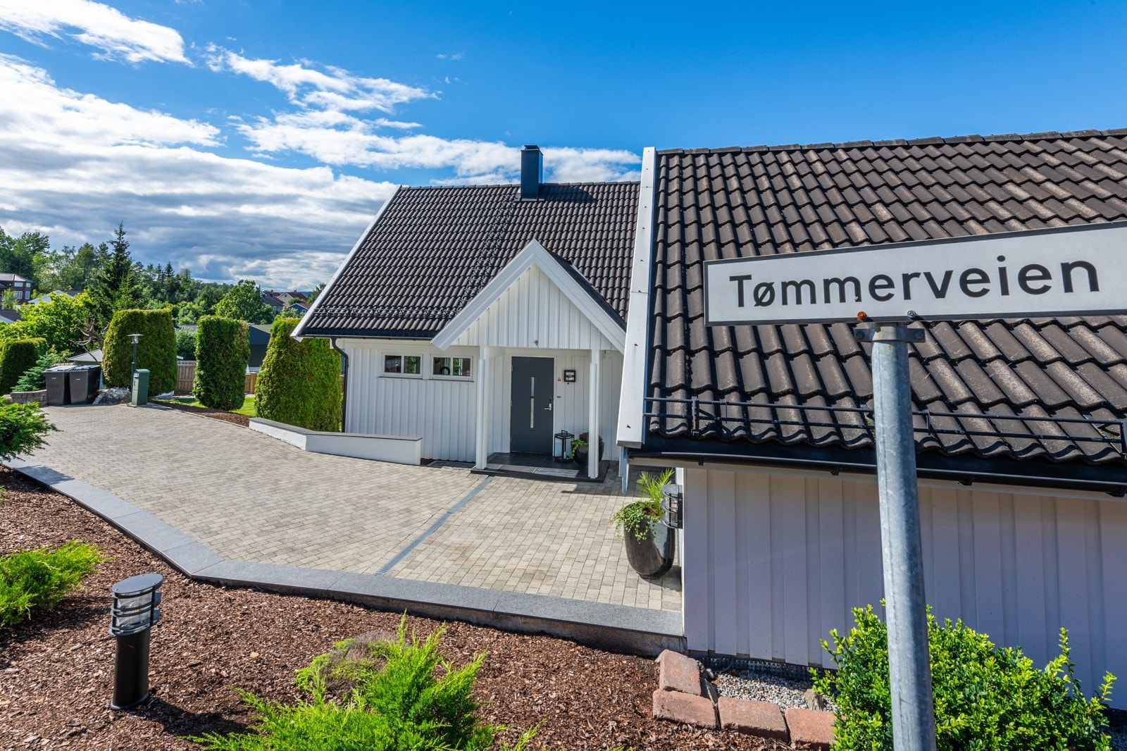 Sett fra veien Galleribilde