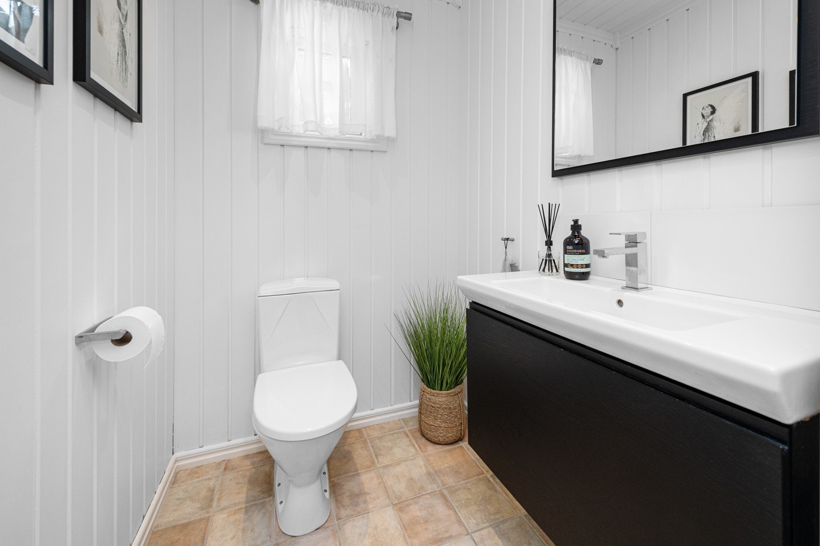 WC 1. etg Galleribilde