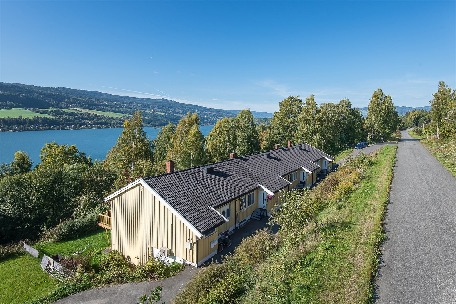 Rekkehuset ligger i den siste rekka, innerst i borettslaget. Galleribilde