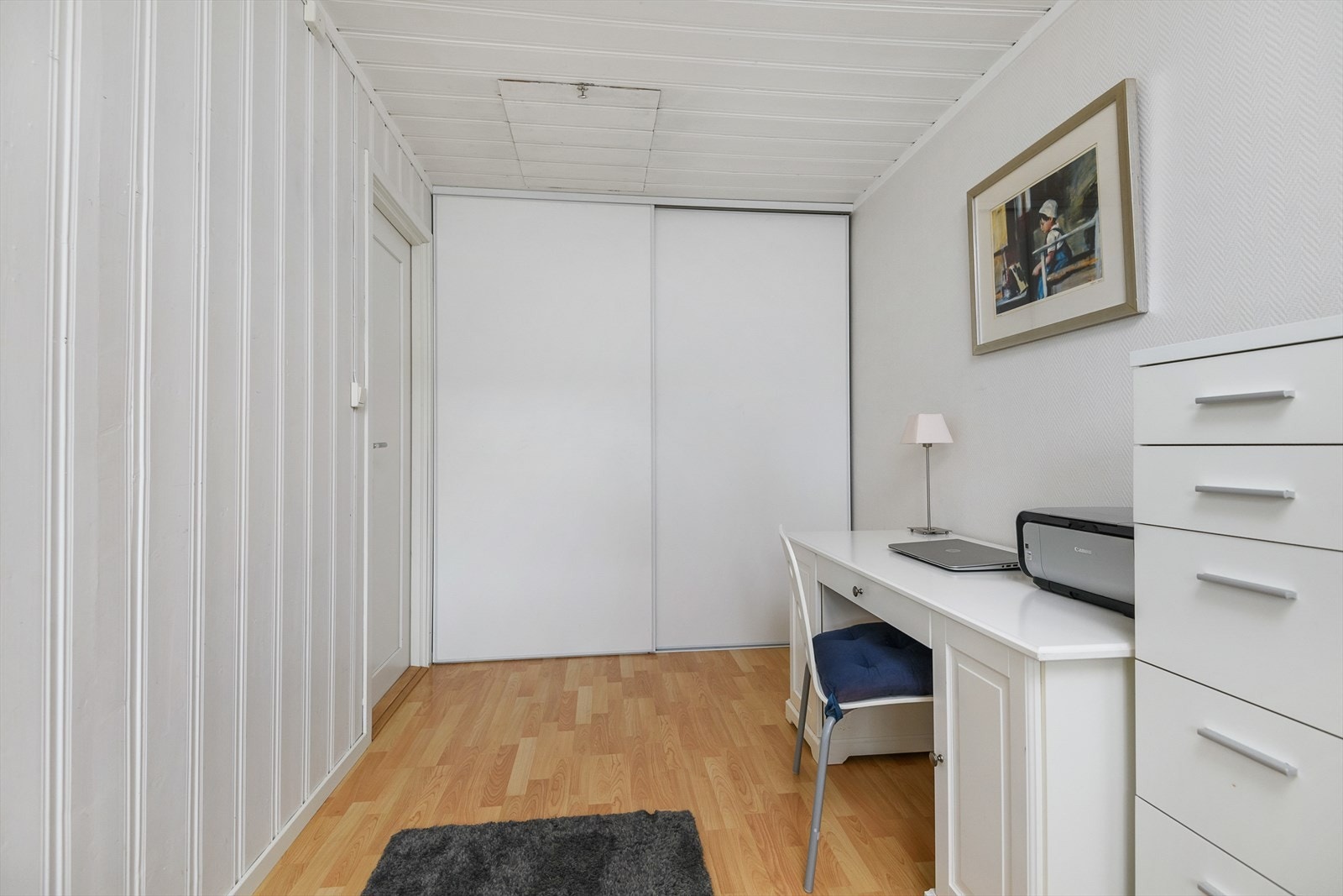 Romslig garderobeløsning. Galleribilde