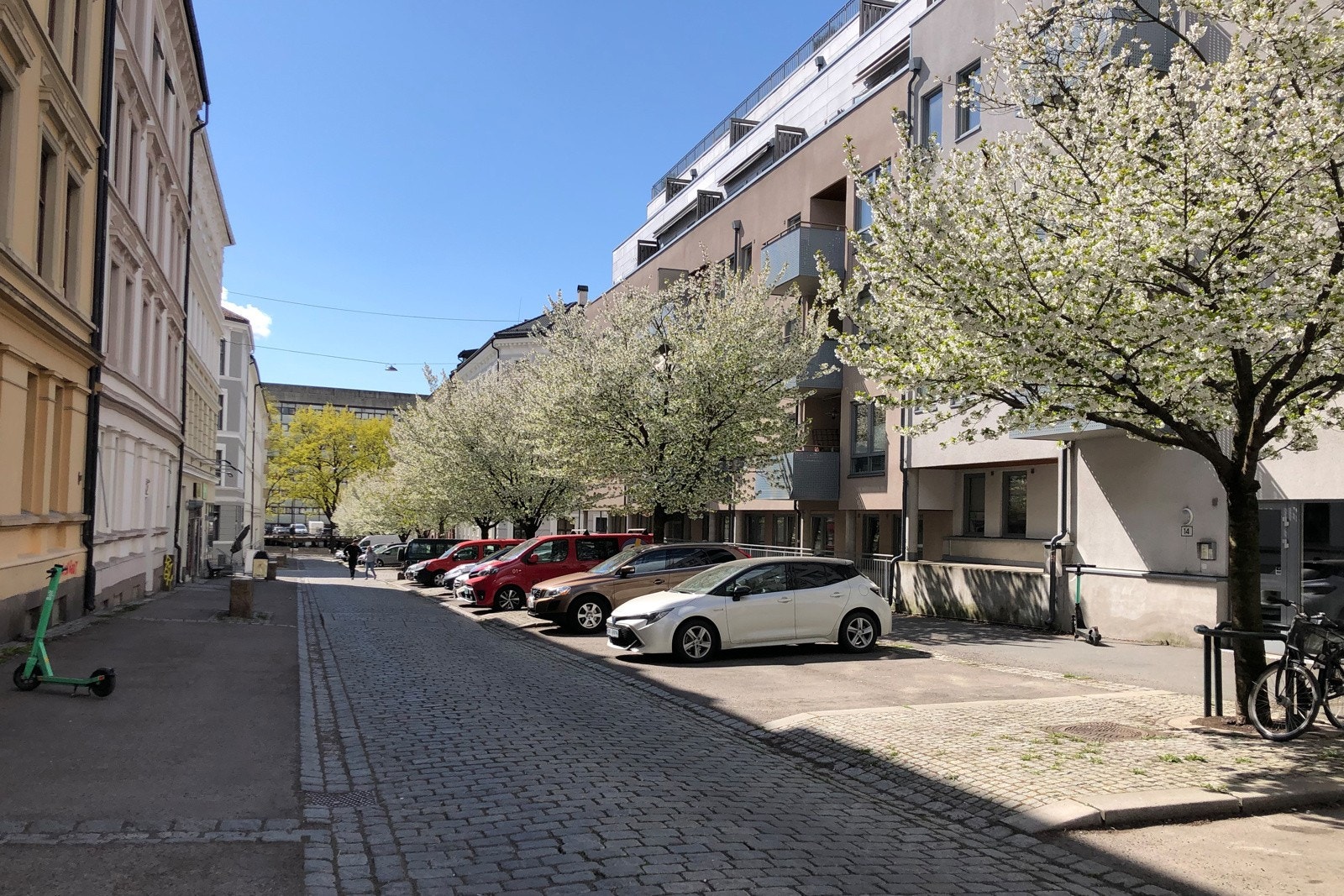 Eiendommen ligger skjermet til i rolig miljøgate. Galleribilde
