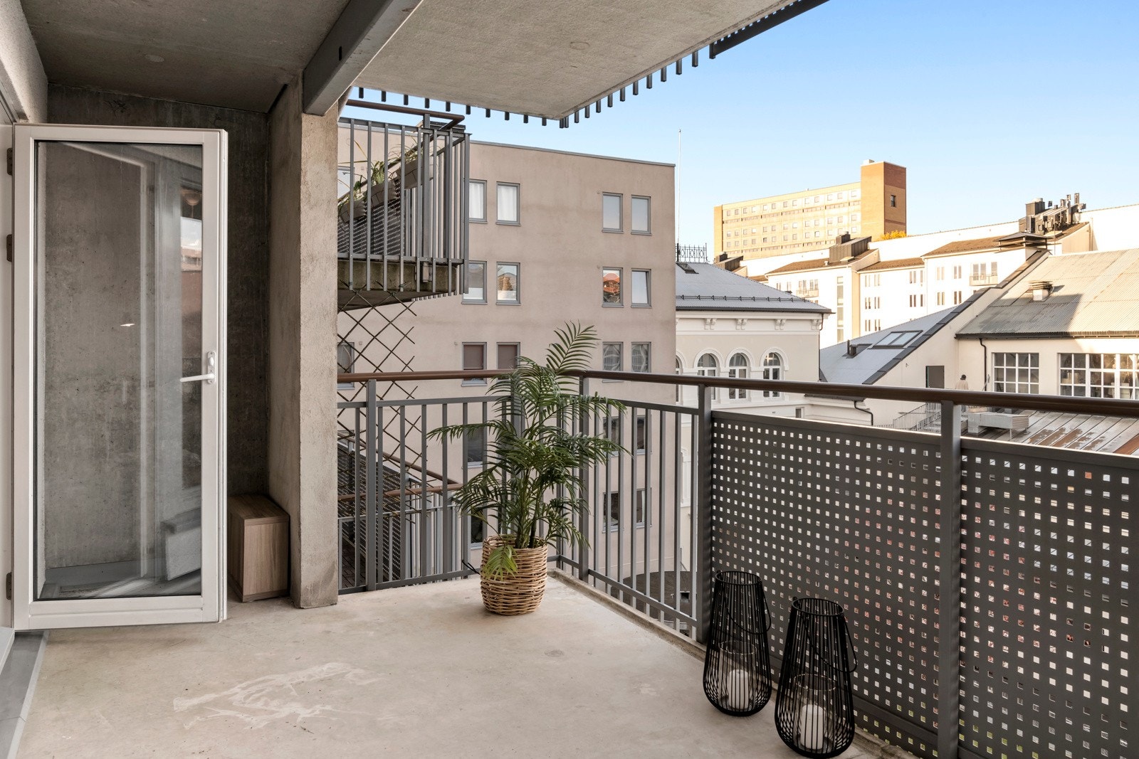 Fra stuen er det utgang til vestvendt balkong. Galleribilde