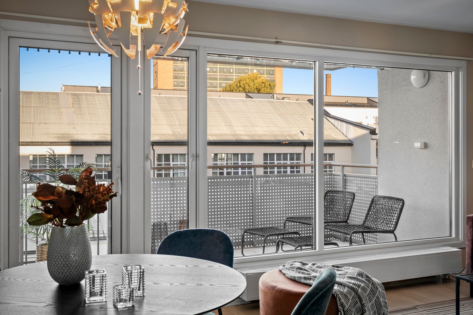Moderne 3-roms selveier med skjermet beliggenhet i rolig miljøgate på Tøyen. Galleribilde