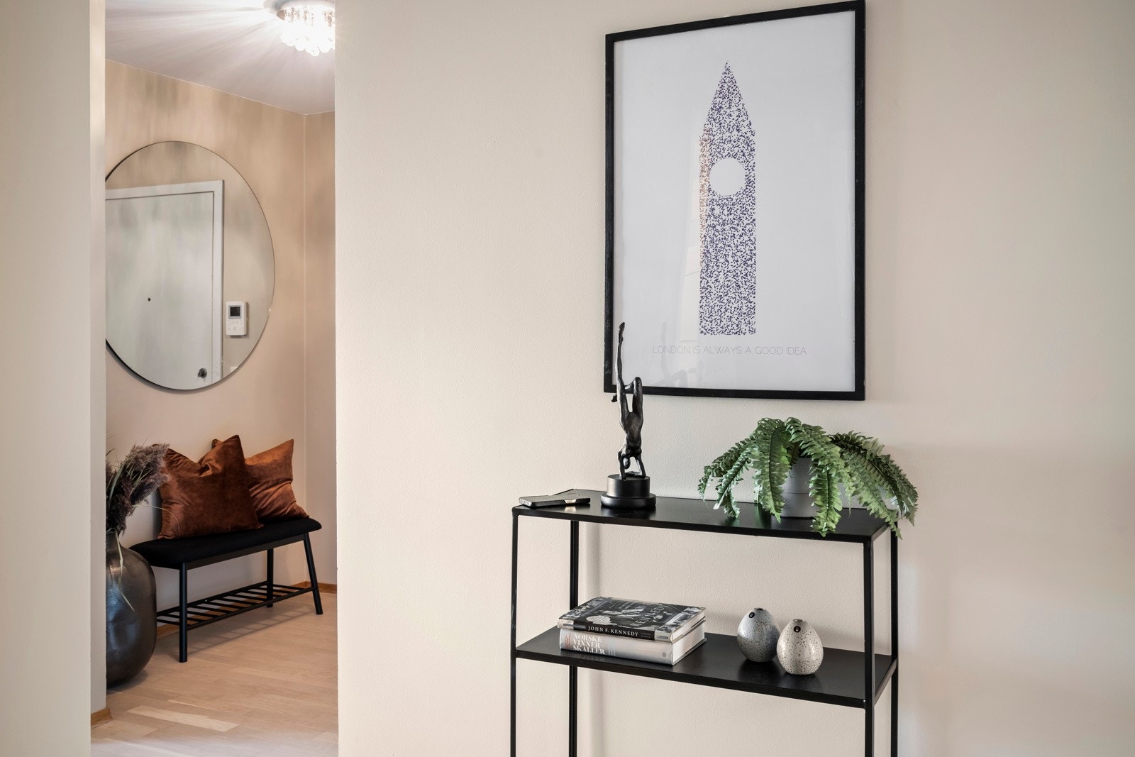 Soverommene ligger godt separert fra den sosiale sonen, med entré og bad mellom. Galleribilde