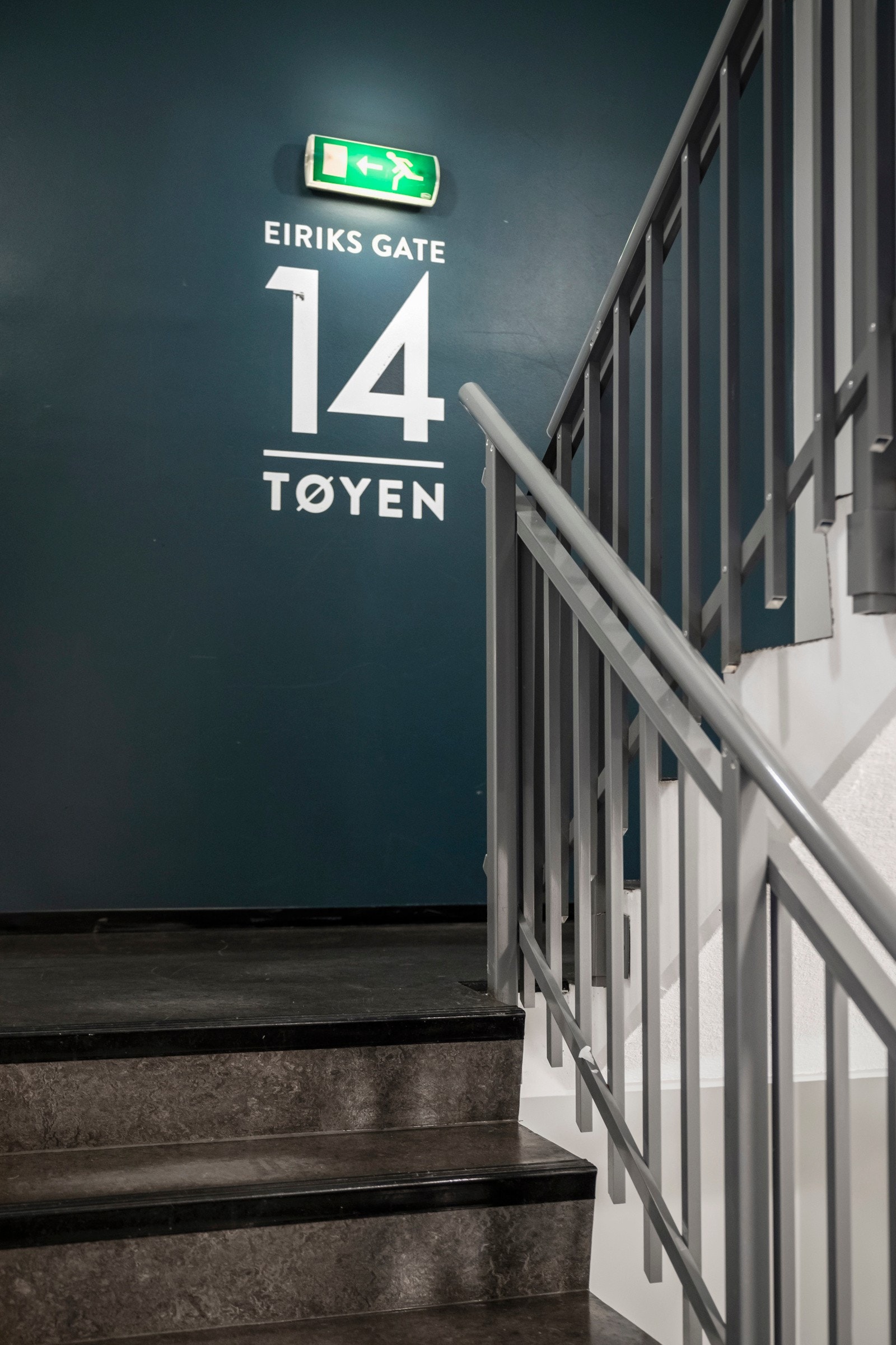 Flott oppgang med heis mellom alle etasjer. Galleribilde