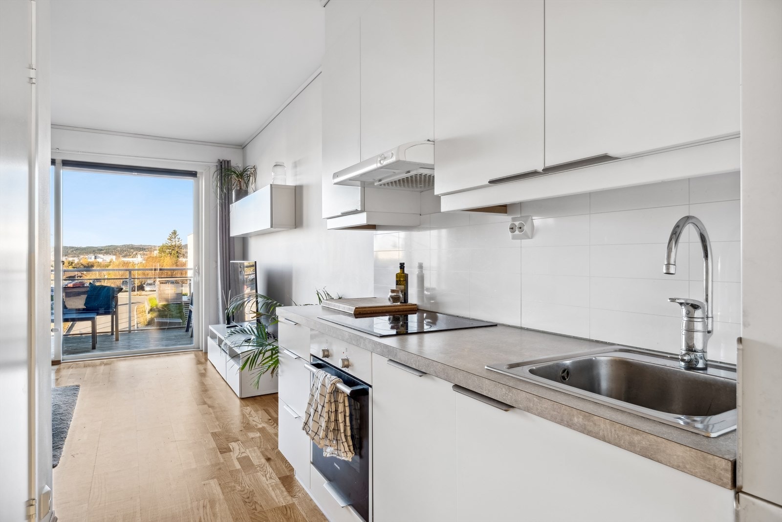 Leiligheten er gjennomgående og nytergodt av store vinduer med mye naturlig lysinnslipp. Galleribilde