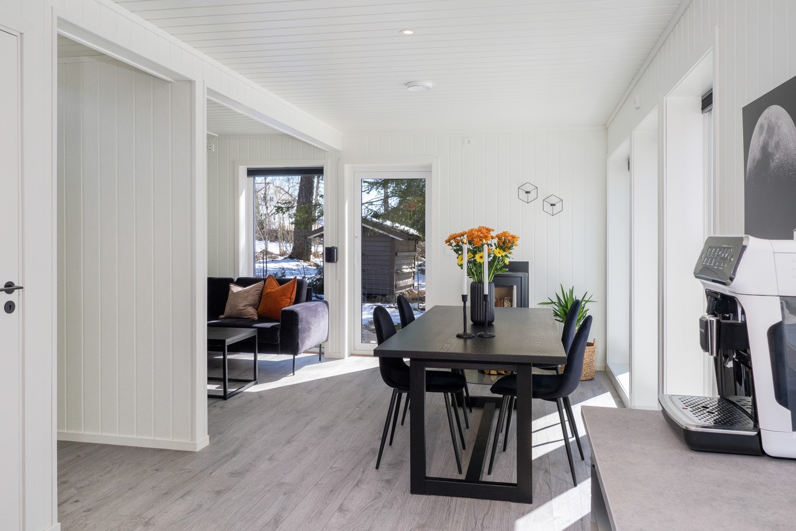 Boligen fremstår som både luftig og romslig. Galleribilde