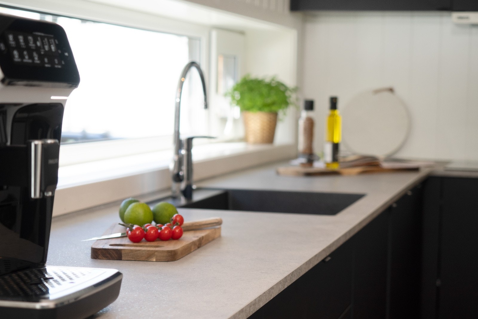 Laminert benkeplate som er enkel å rengjøre etter bruk. Galleribilde