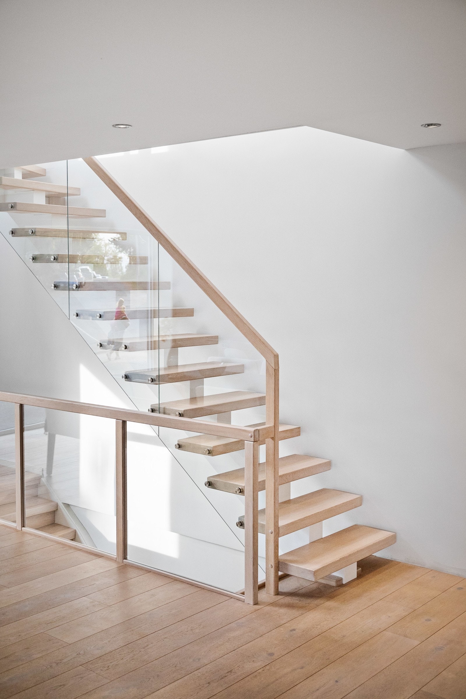 En stilfull trapp fører deg mellom de tre etasjene. Galleribilde