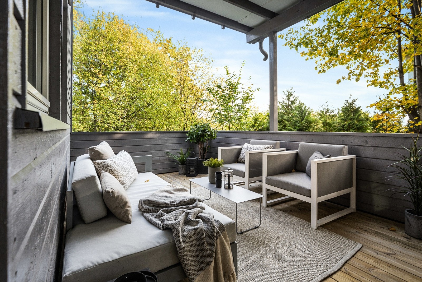 Overbygget gjør at balkongen kan nytes like god i ruskevær som i finvær. Galleribilde