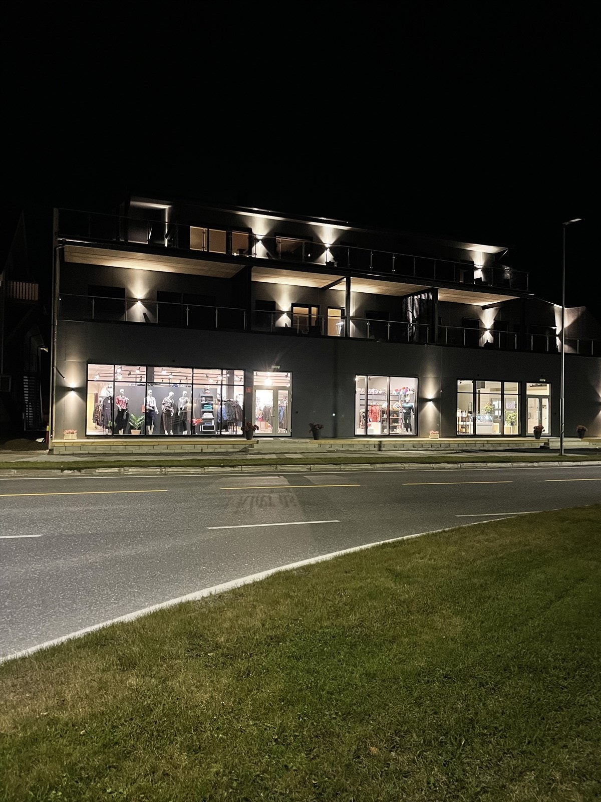 Fasade kveld Galleribilde