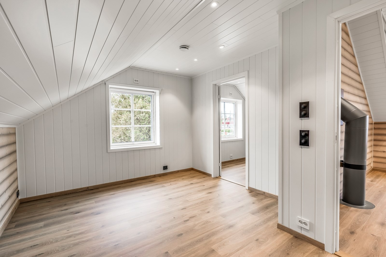 Brannslukkere for begge boenheter, seriekoblede brannvarslere. Galleribilde