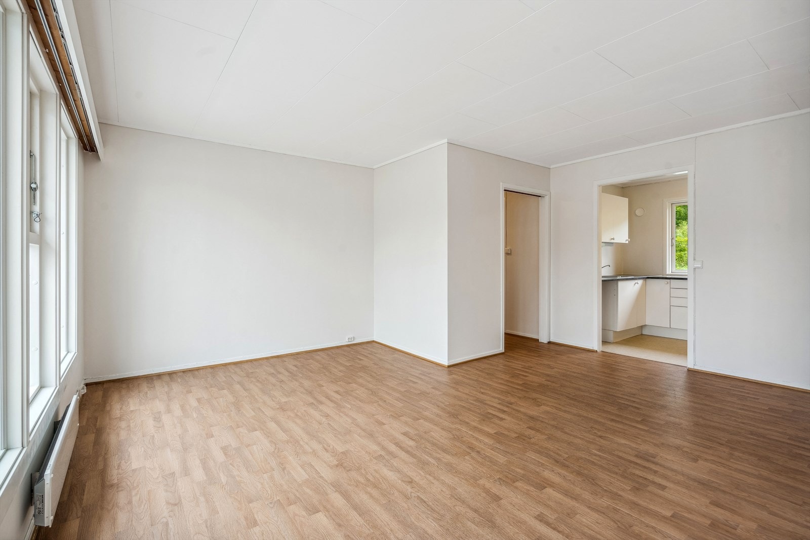 Boligen har en effektiv planløsning. Kjøkkenet har adkomst fra stuen. Galleribilde