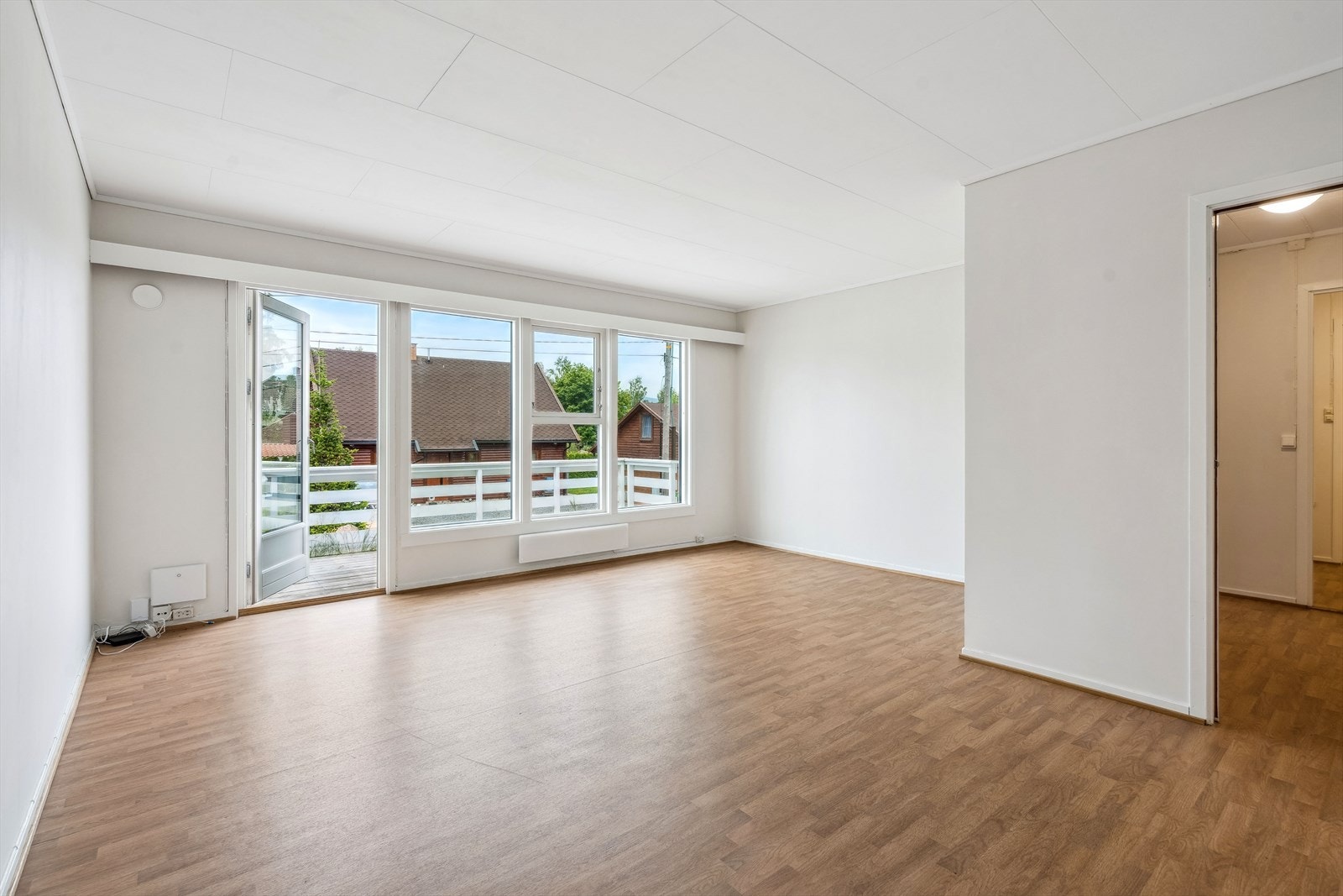 Stuen har utgang til terrasse Galleribilde