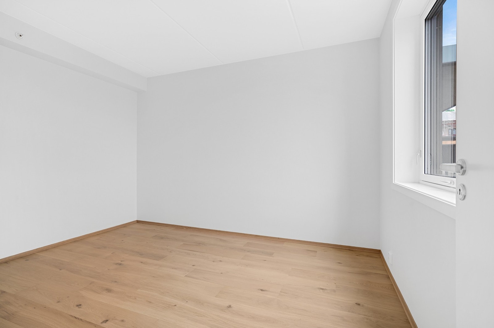 Soverommet har god plass til dobbeltseng, samt garderobeløsninger. Galleribilde