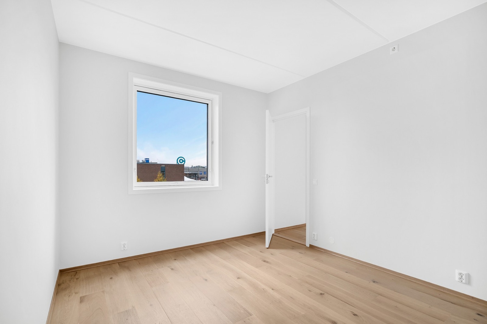 Begge soverommene har adgang fra stue. Galleribilde