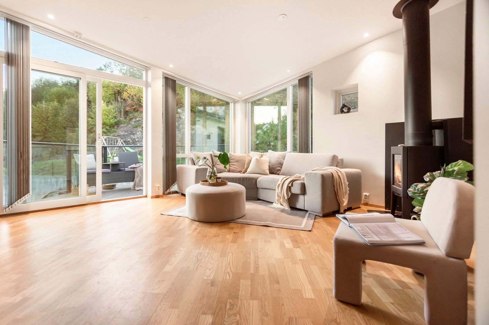 Velkommen til Kjeldevegen 4 H - en moderne arkitektegnet bolig med en takhøyde på hele 3,5 m Galleribilde