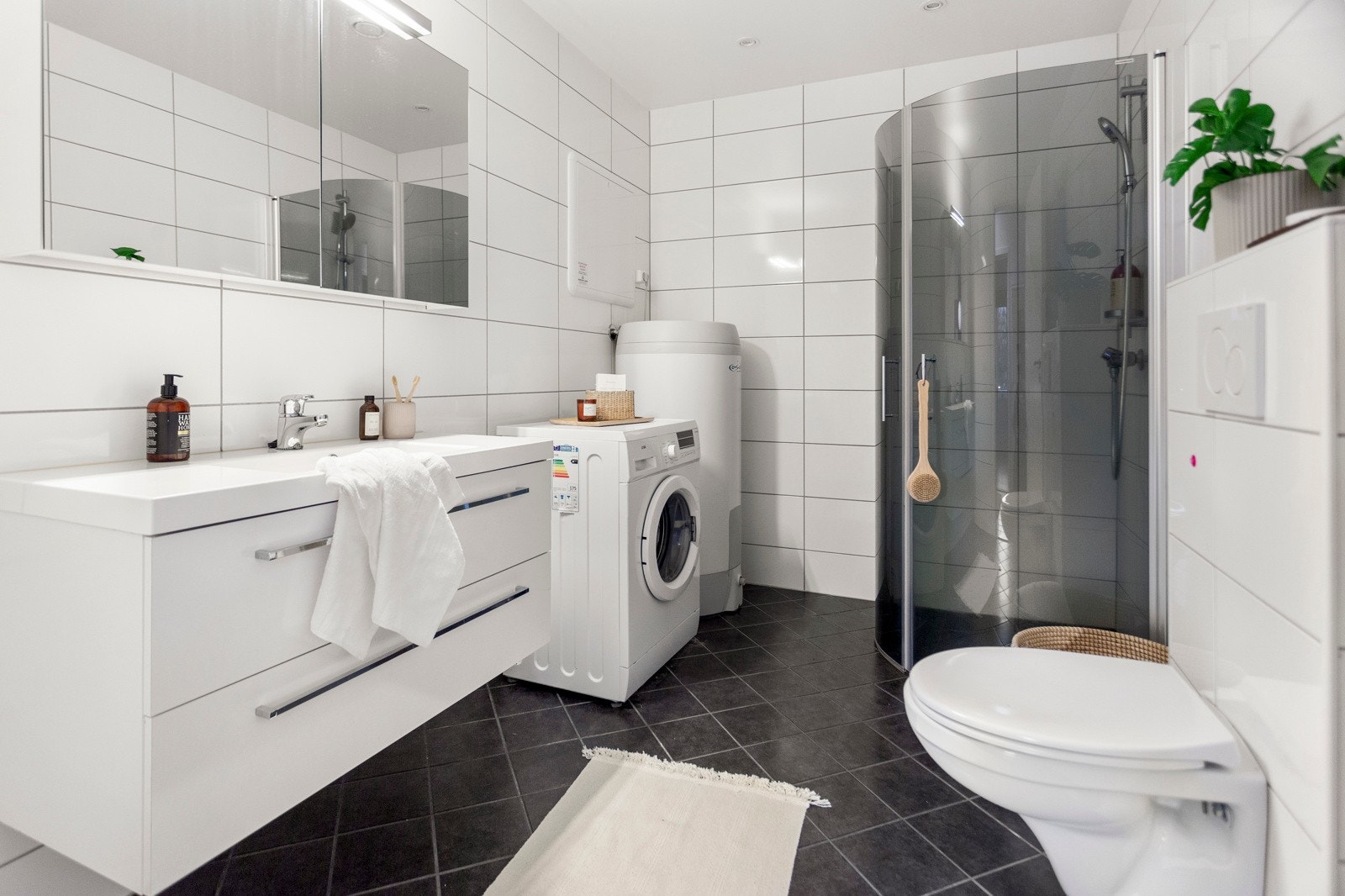 Helfliset bad/vaskerom Galleribilde