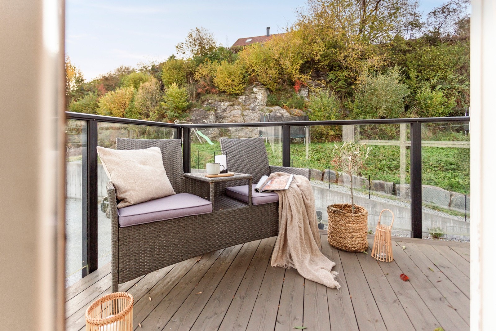 Utgang til balkong med kvelddsol Galleribilde