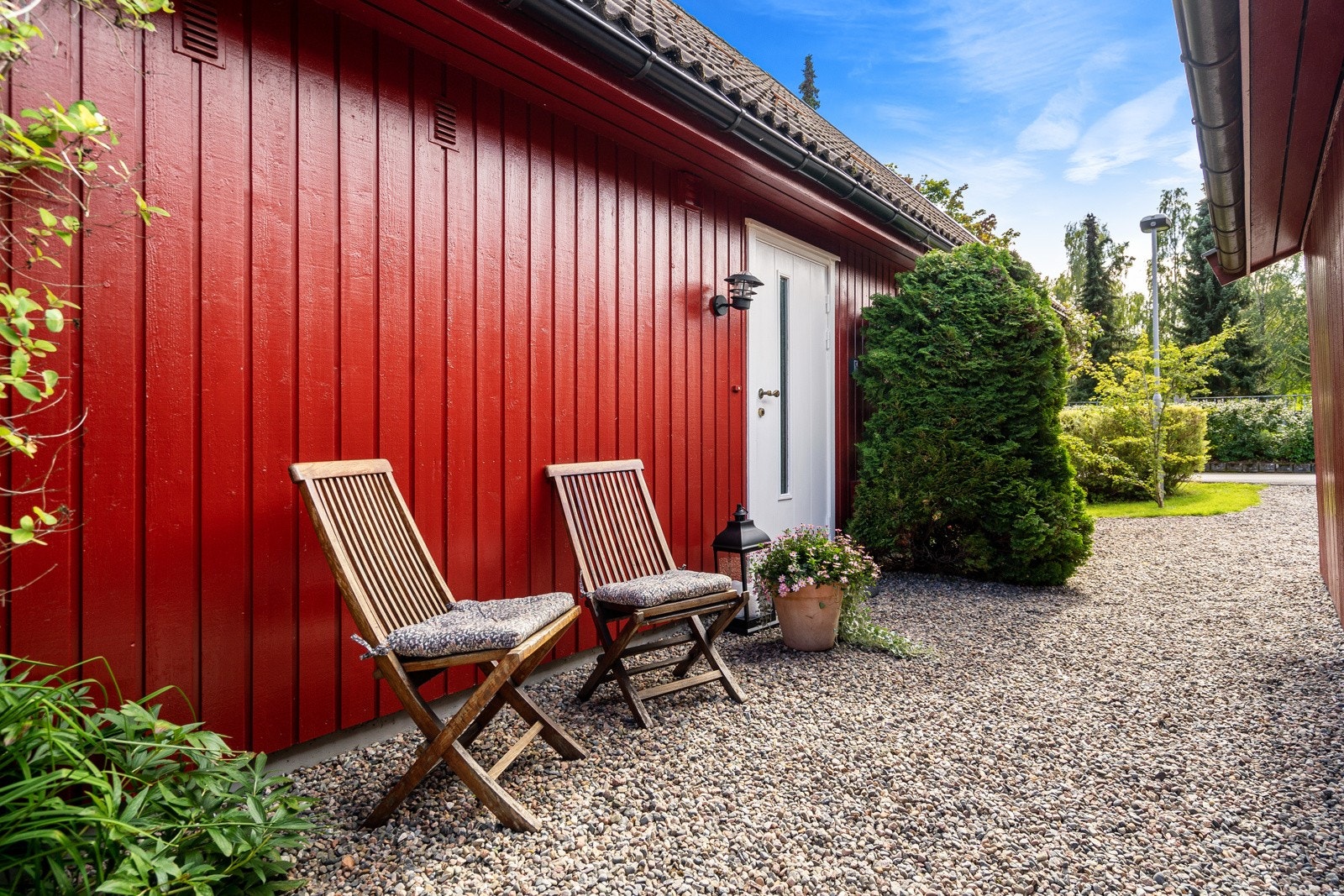 Innkjørselen er gruset med elvegrus Galleribilde