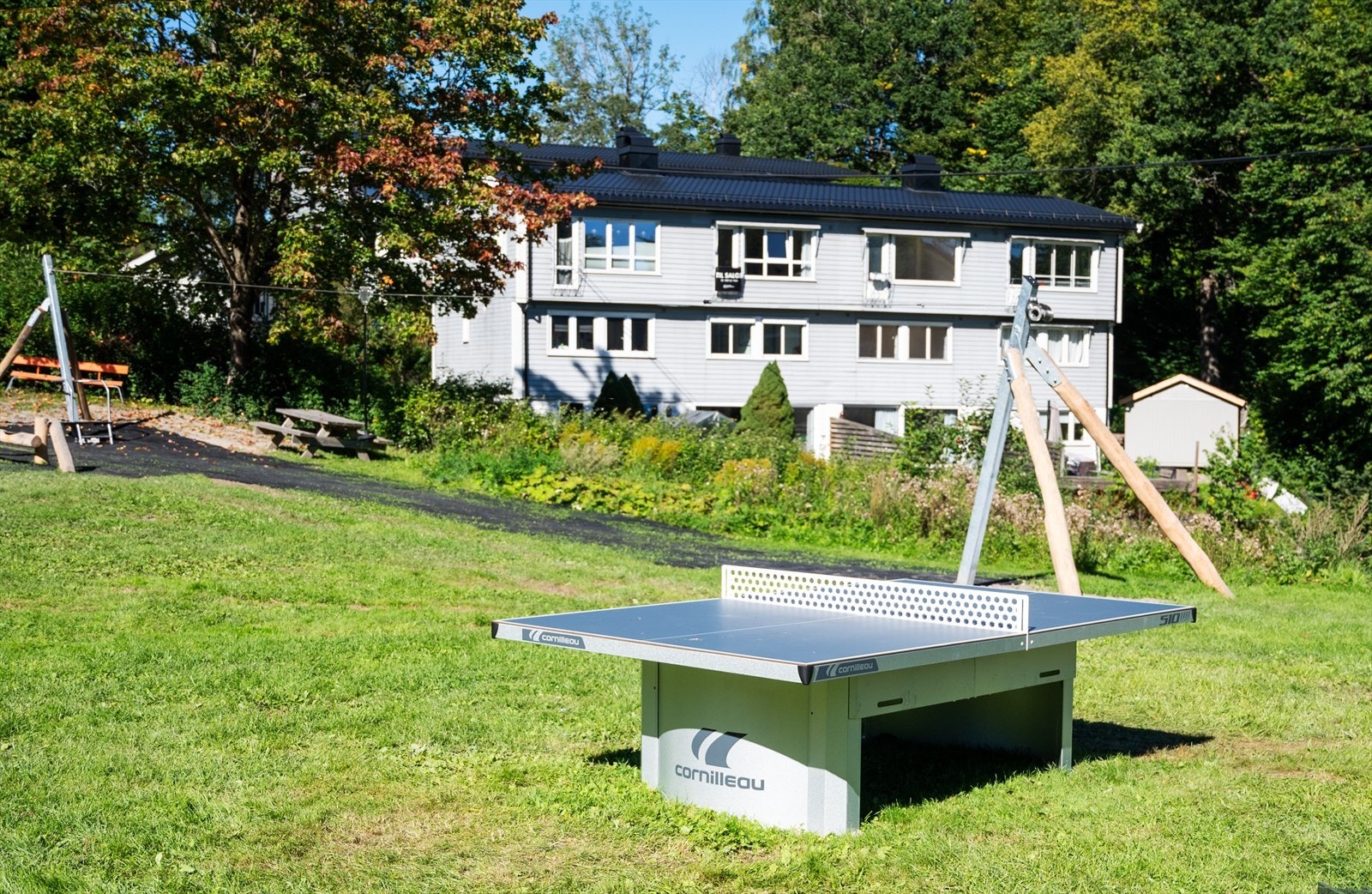 Boligen har god intern beliggenhet rett ved lekeplassen, perfekt for barnefamilier. Galleribilde