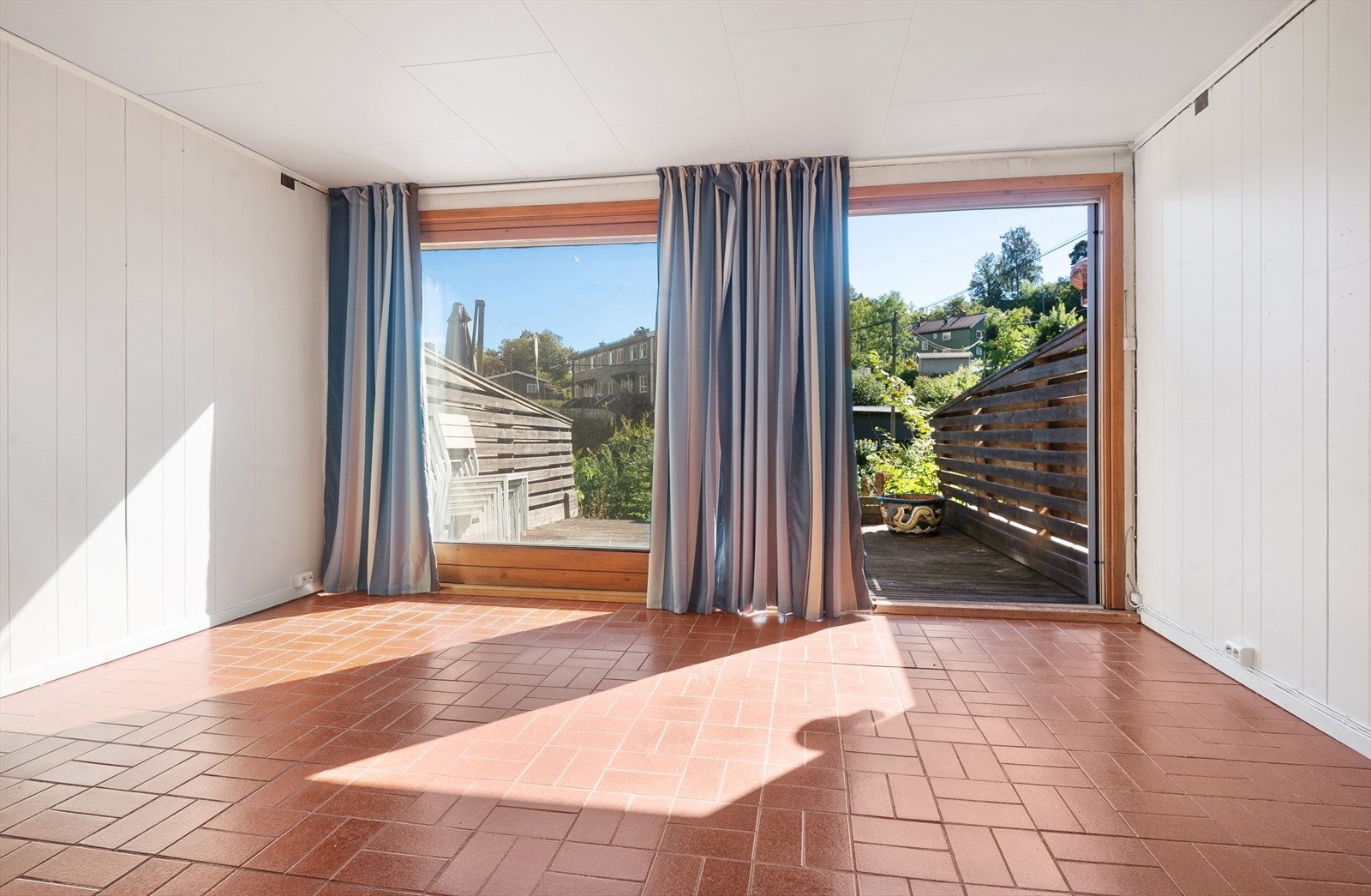 Utgang til markterrasse på ca. 18 kvm. Galleribilde