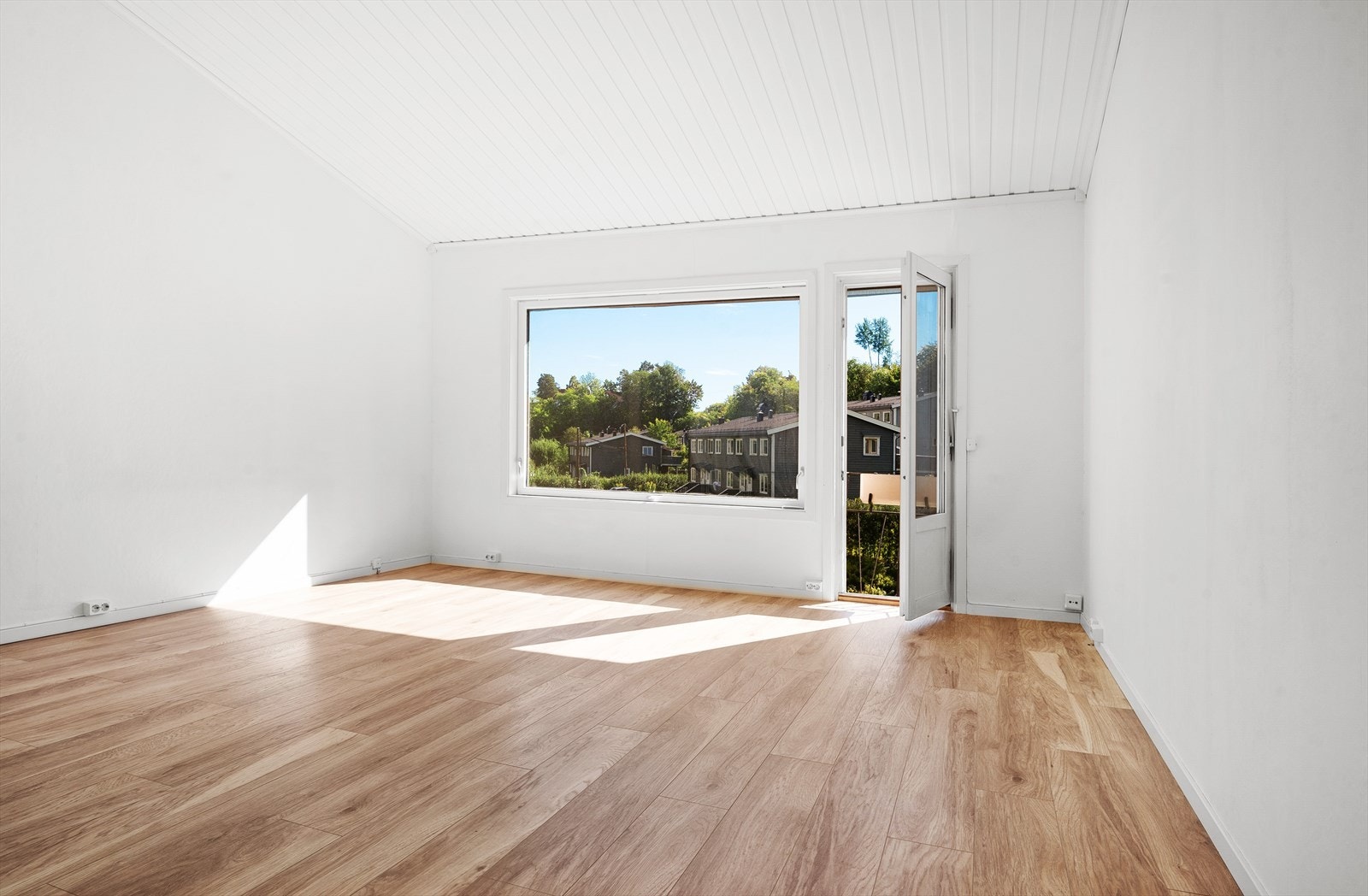 Stue med fransk balkong. Galleribilde