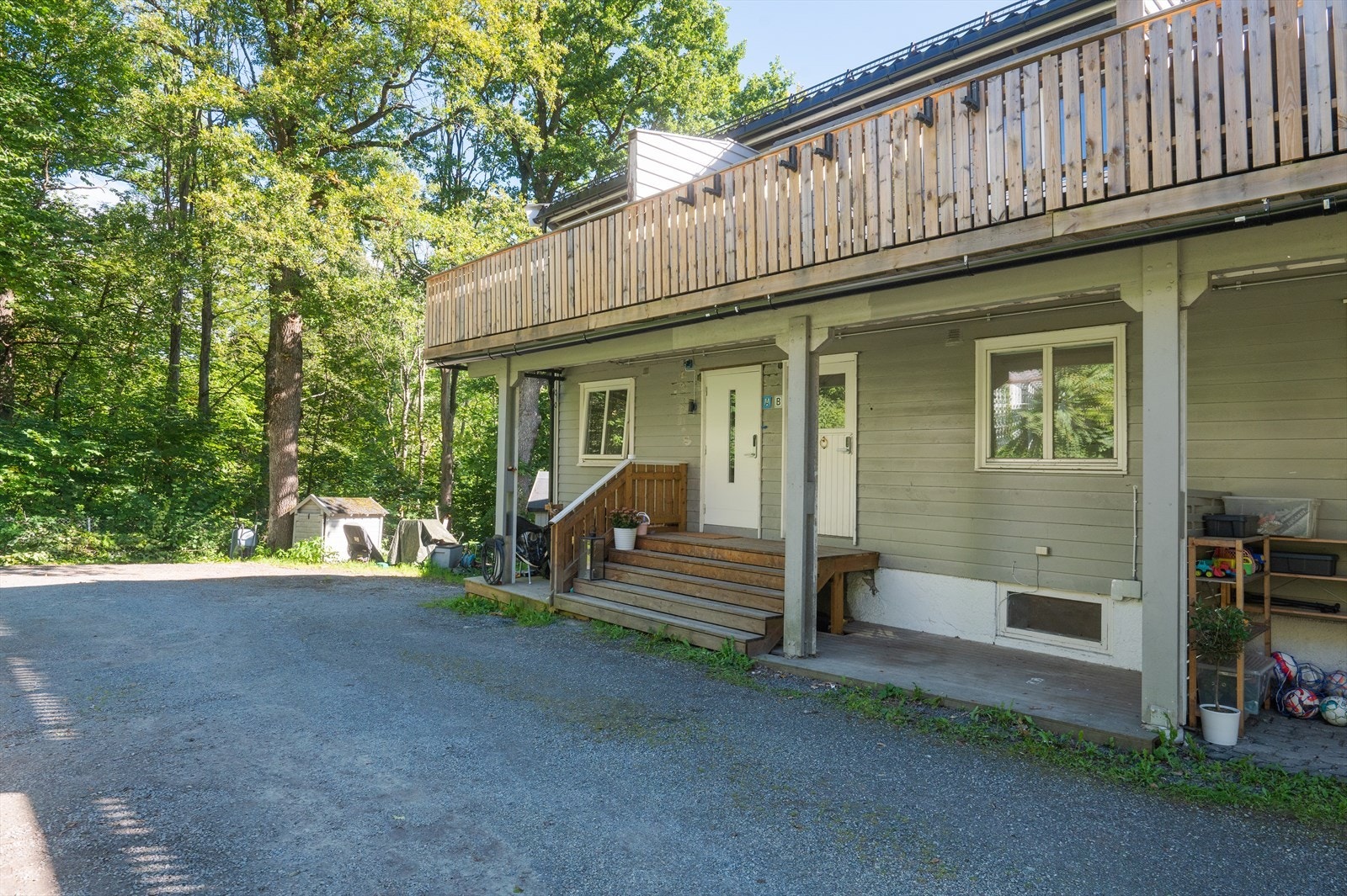 Rekkehus med oppussingsbehov. Galleribilde