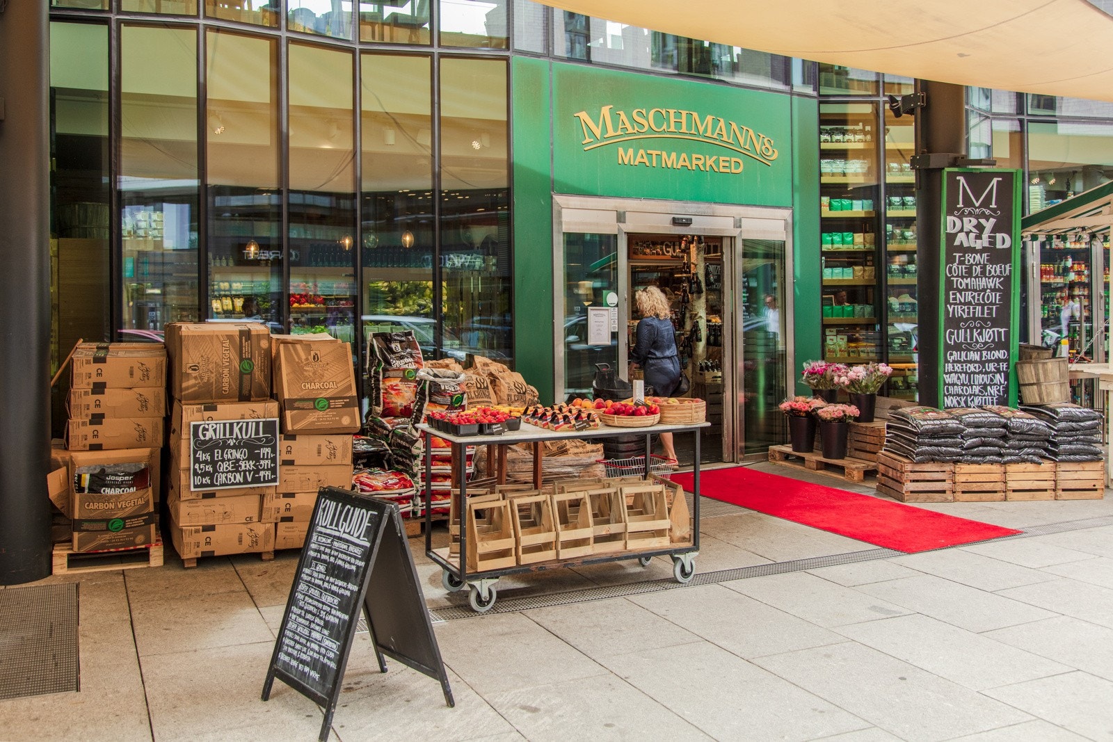 Det er gangavstand til Skøyen og Sjølyst, hvor det er et bred tilbud av spisesteder, butikker, treningstilbud og kafeer Galleribilde