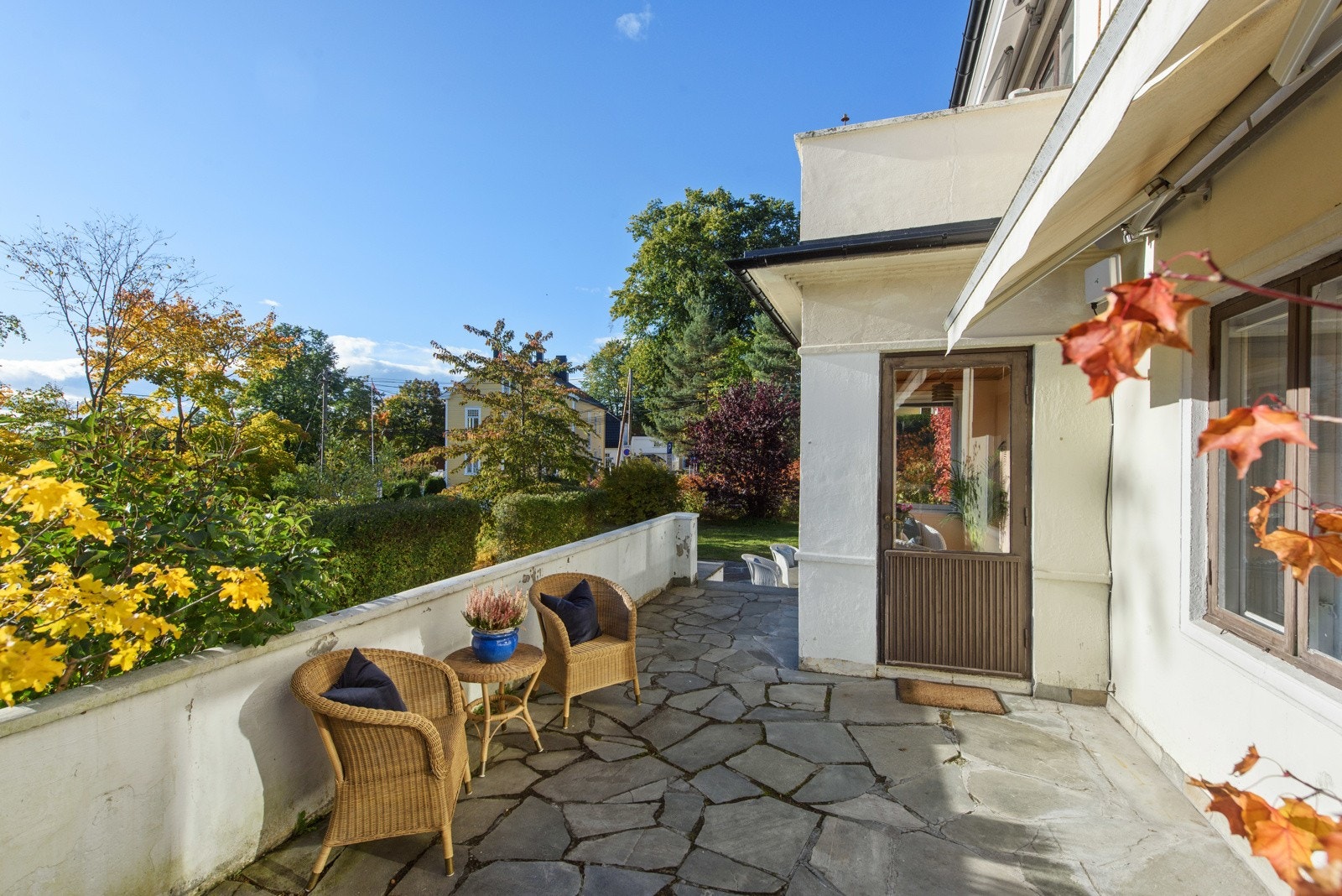 Herlige solforhold og en skjermet beliggenhet på terrasseområdet utenfor vinterhagen Galleribilde