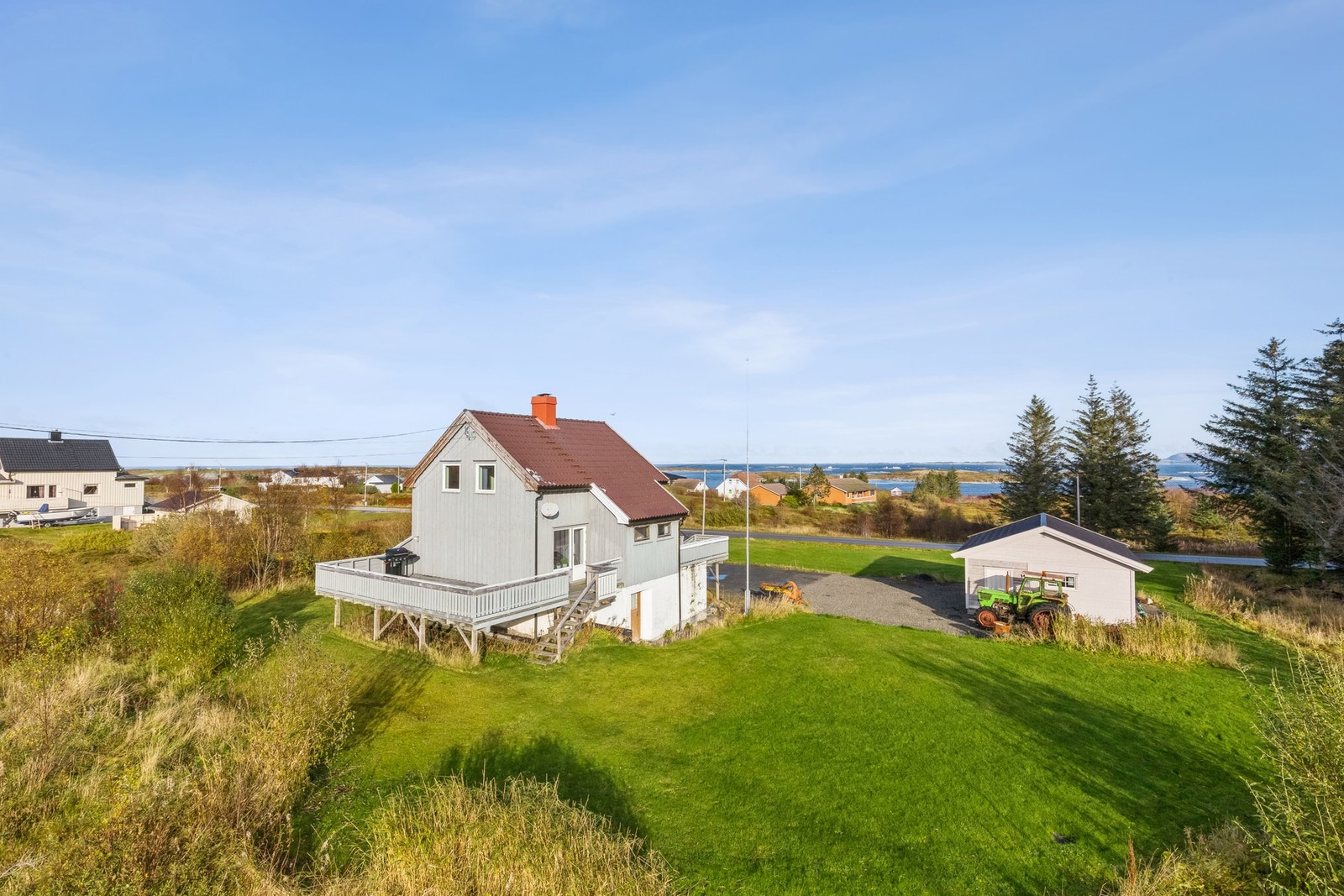 Enebolig med fin beliggenhet nær Steinsøysundet og nydelig utsikt Galleribilde