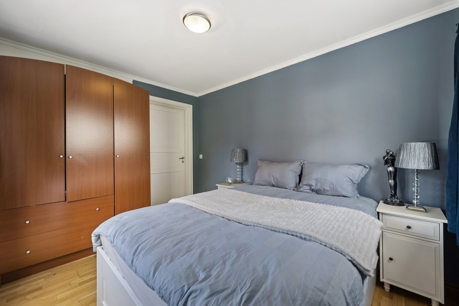 Stort garderobeskap medfølger Galleribilde