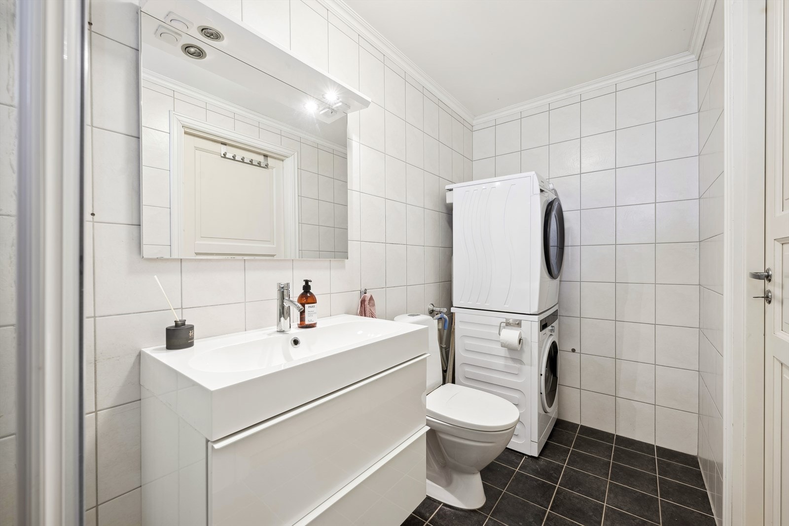 God plass til vaskemaskin og tørketrommel Galleribilde