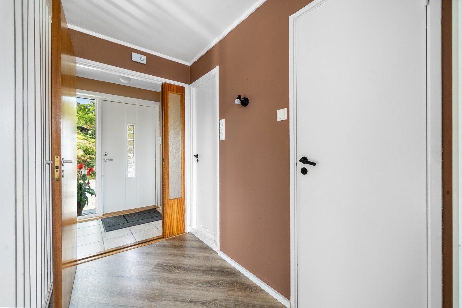 Inngangspartiet fører inn til stua. Galleribilde