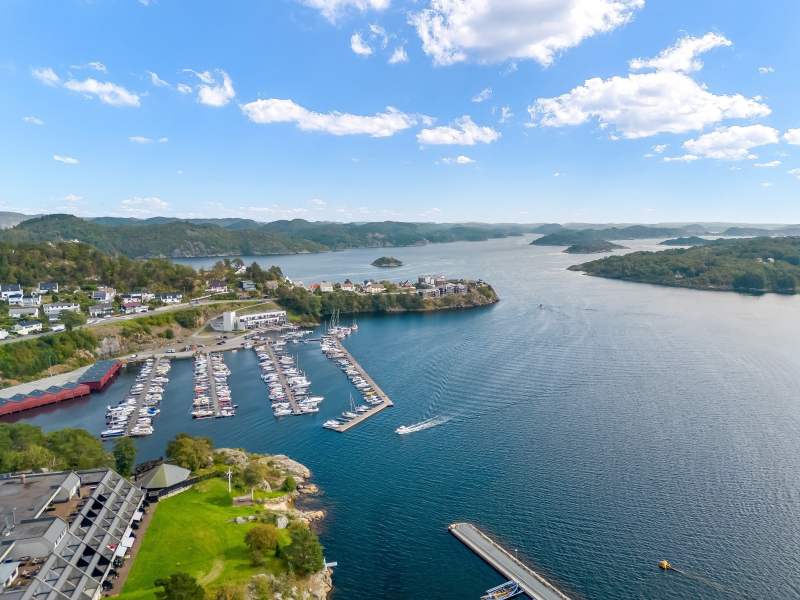 Kort avstand til offentlig båthavn. Galleribilde