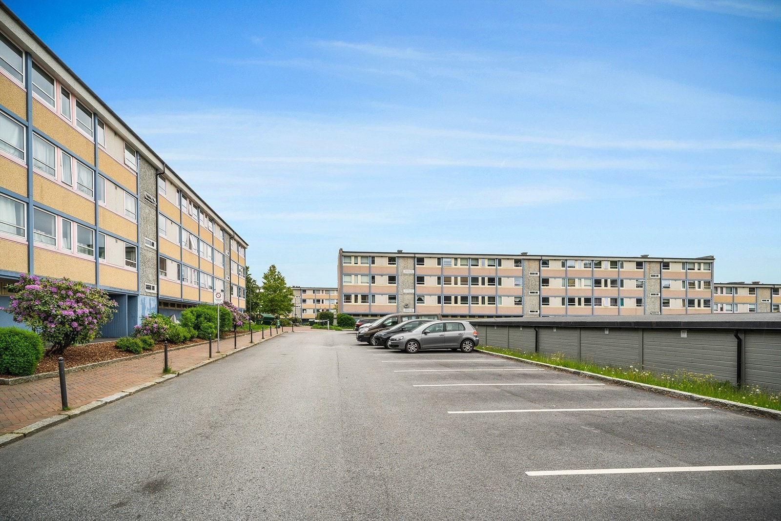 Parkering finner du like utenfor blokken. Galleribilde