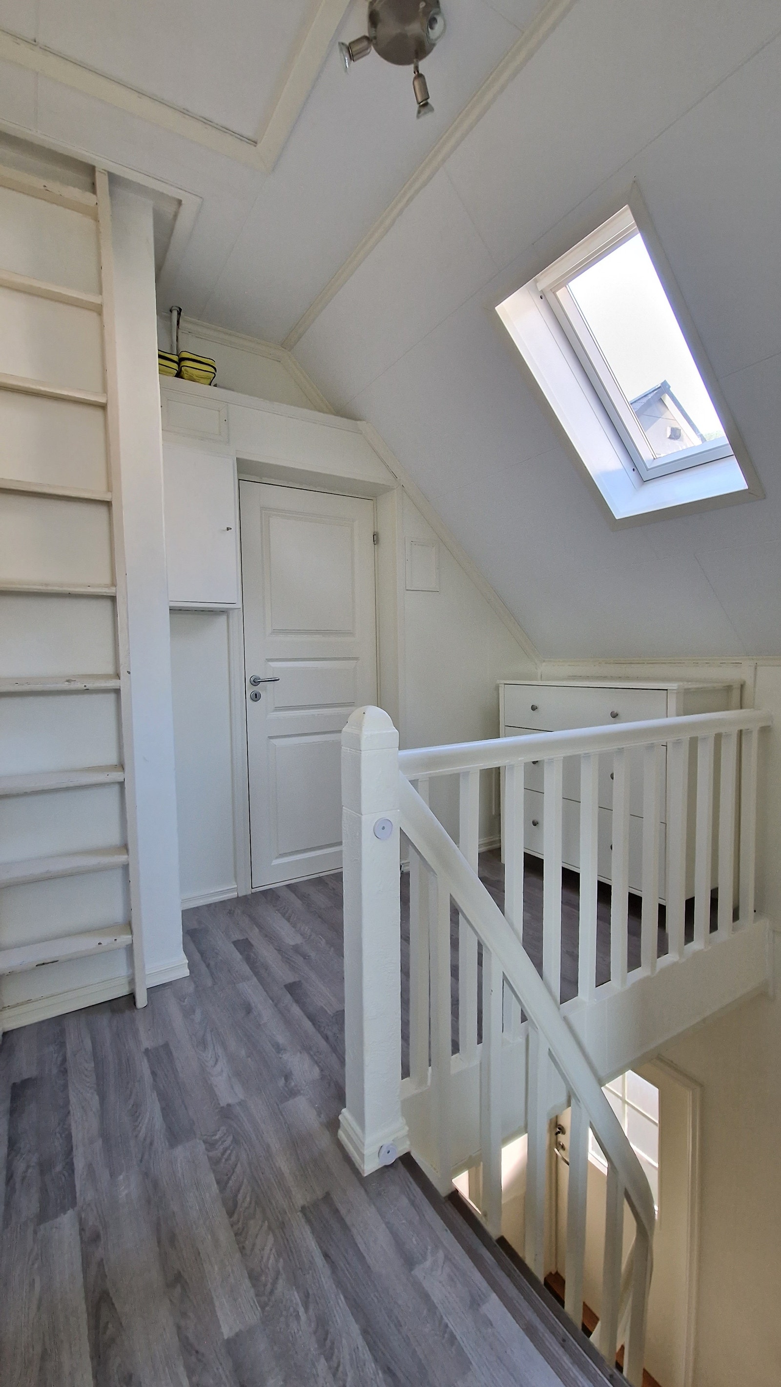 Loft - gang/trapperom Galleribilde
